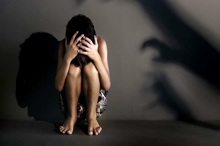 यूपी में बीजेपी नेता और डॉ ने बंदूक की नौक पर किया BA की छात्रा का गेंग रेप, डॉ गिरफ्तार यूपी में बीजेपी नेता और डॉ ने बंदूक की नौक पर किया BA की छात्रा का गेंग रेप, डॉ गिरफ्तार