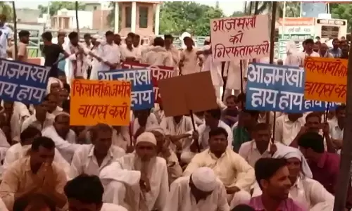 रामपुर में आज़म खान की गिरफ्तारी को लेकर किसानों का धरना प्रदर्शन जारी रामपुर में आज़म खान की गिरफ्तारी को लेकर किसानों का धरना प्रदर्शन जारी