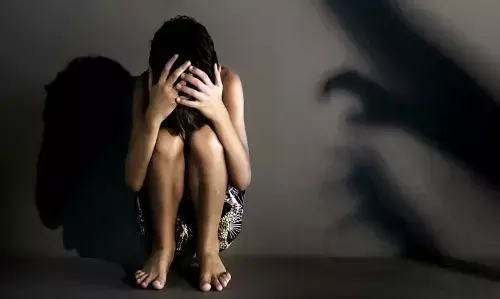 рдпреВрдкреА- рдорд╣рд░рд╛рдЬрдЧрдВрдЬ рдореЗрдВ рдирд╛рдмрд╛рд▓рд┐рдЧ рдХреЛ рдЕрд╢реНрд▓реАрд▓ рд╡реАрдбрд┐рдпреЛ рджрд┐рдЦрд╛рдХрд░ рд░реЗрдк рдХреА рдХреЛрд╢рд┐рд╢,SP рддрдХ рдкрд╣реБрдВрдЪрд╛ рдорд╛рдорд▓рд╛, рдХреЗрд╕ рджрд░реНрдЬ рдпреВрдкреА- рдорд╣рд░рд╛рдЬрдЧрдВрдЬ рдореЗрдВ рдирд╛рдмрд╛рд▓рд┐рдЧ рдХреЛ рдЕрд╢реНрд▓реАрд▓ рд╡реАрдбрд┐рдпреЛ рджрд┐рдЦрд╛рдХрд░ рд░реЗрдк рдХреА рдХреЛрд╢рд┐рд╢,SP рддрдХ рдкрд╣реБрдВрдЪрд╛ рдорд╛рдорд▓рд╛, рдХреЗрд╕ рджрд░реНрдЬ