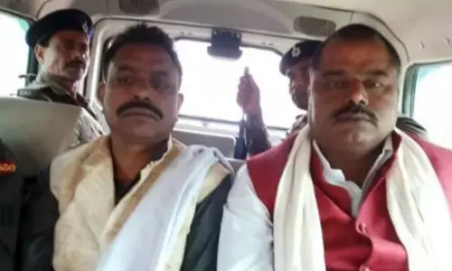 बाहुबली अनंत सिंह के सिपहसालार लल्लू मुखिया ने बाढ़ कोर्ट में किया आत्मसमर्पण बाहुबली अनंत सिंह के सिपहसालार लल्लू मुखिया ने बाढ़ कोर्ट में किया आत्मसमर्पण