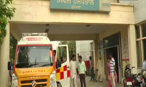 पंजाब: लुधियाना जेल में तड़के बिजली गिरने से दो कैदियों की मौत हो गई और दो अन्य घायल पंजाब: लुधियाना जेल में तड़के बिजली गिरने से दो कैदियों की मौत हो गई और दो अन्य घायल