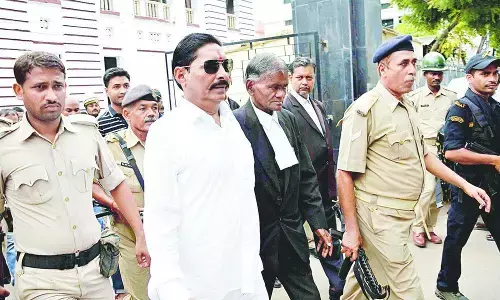 अब दो दिनों के रिमांड में अनंत सिंह को बिहार पुलिस के ही नही सेना के भी इन सवालों का जबाब देना होगा अब दो दिनों के रिमांड में अनंत सिंह को बिहार पुलिस के ही नही सेना के भी इन सवालों का जबाब देना होगा