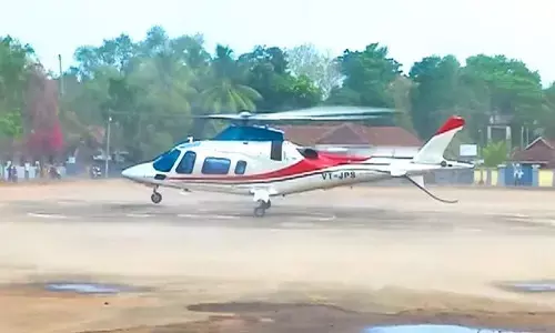 गाजियाबाद नगर निगम का पम्प ऑपरेटर नरेंद्र कुमार हवाई जहाज से जाएगा रिटायरमेंट लेकर घर