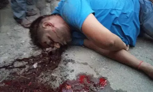 बेगूसराय :पुरानी रंजिश में दिनदहाड़े बस मालिक की गोली मार कर हत्या से सनसनी,दहशतजदा है लोग बेगूसराय :पुरानी रंजिश में दिनदहाड़े बस मालिक की गोली मार कर हत्या से सनसनी,दहशतजदा है लोग