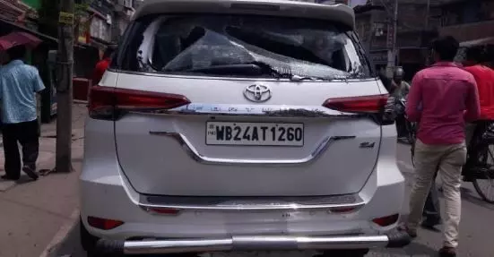 बंगाल में बीजेपी सांसद अर्जुन सिंह की गाडी पर हमला, सांसद का सिर फटा