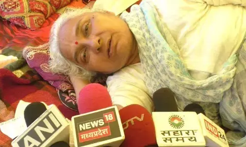 मेधा पाटकर का 8वें दिन भी अनशन जारी, ठुकराया मुख्यमंत्री का आग्रह मेधा पाटकर का 8वें दिन भी अनशन जारी, ठुकराया मुख्यमंत्री का आग्रह