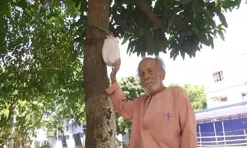 27 साल से अपनी पत्नी की अस्थियों को सहेज कर रखता है ये शख्स! 27 साल से अपनी पत्नी की अस्थियों को सहेज कर रखता है ये शख्स!