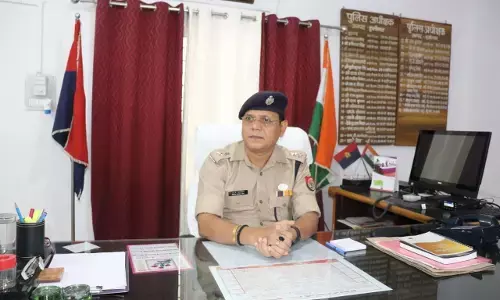 कुशीनगर: यातायात नियमों का करें पालन होगी अपनी व औरों की सुरक्षा - विनोद कुमार मिश्र कुशीनगर: यातायात नियमों का करें पालन होगी अपनी व औरों की सुरक्षा - विनोद कुमार मिश्र