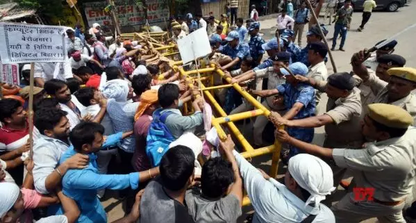 शिक्षक दिवस के दिन आरपार के मूड में शिक्षक, सरकार के निर्देश के बाद भी आज हड़ताल पर बिहार के नियोजित टीचर