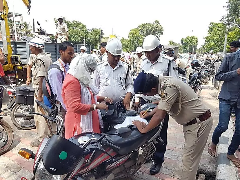 नए मोटर वाहन अधिनयम को लेकर पटना में सख्त हुआ प्रशासन,  200 जवानों को लगाया वाहनों की जांच में