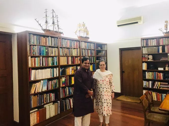 कांग्रेस पार्टी से बिछड़े दो नेता, सोनिया गांधी से मिले