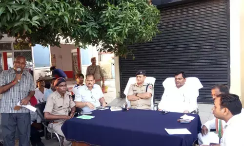 डीएम और एसपी ने ताजियादारों व प्रबुद्धजनों के साथ कि बैठक,मुहर्रम व दुर्गापूजा में सहयोग की अपील डीएम और एसपी ने ताजियादारों व प्रबुद्धजनों के साथ कि बैठक,मुहर्रम व दुर्गापूजा में सहयोग की अपील