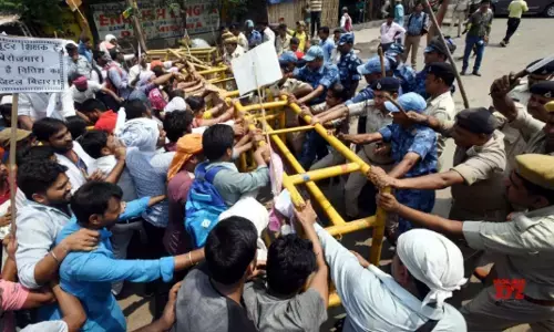 शिक्षक दिवस के दिन आरपार के मूड में शिक्षक, सरकार के निर्देश के बाद भी आज हड़ताल पर बिहार के नियोजित टीचर