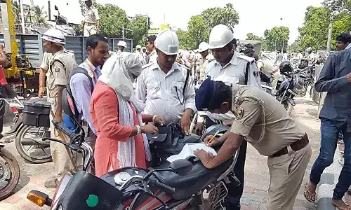 नए मोटर वाहन अधिनयम को लेकर पटना में सख्त हुआ प्रशासन,  200 जवानों को लगाया वाहनों की जांच में