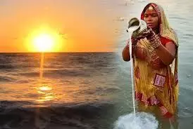 आर्थिक स्थिति से परेशान हैं तो रविवार को इस विधि से चढ़ाएं सूर्य देव पर जल आर्थिक स्थिति से परेशान हैं तो रविवार को इस विधि से चढ़ाएं सूर्य देव पर जल