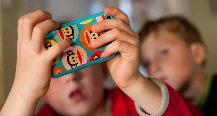 मां-बाप के लिए जरुरी ख़बर? 3 साल के बच्चे को फोन की लगी ऐसी लत, पेशाब-शौच के लिए भी नहीं छोड़ता मोबाइल मां-बाप के लिए जरुरी ख़बर? 3 साल के बच्चे को फोन की लगी ऐसी लत, पेशाब-शौच के लिए भी नहीं छोड़ता मोबाइल