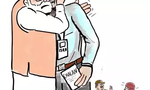 भइया, ये चांद पर जाने की ज़रूरत क्या है? क्या और समस्याएं नहीं है दुनिया में जिस पर वैज्ञानिक रिसर्च कर सकें? भइया, ये चांद पर जाने की ज़रूरत क्या है? क्या और समस्याएं नहीं है दुनिया में जिस पर वैज्ञानिक रिसर्च कर सकें?