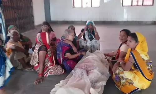 सड़क हादसे में मां-बेटा घायल, बेटी की मौत सड़क हादसे में मां-बेटा घायल, बेटी की मौत