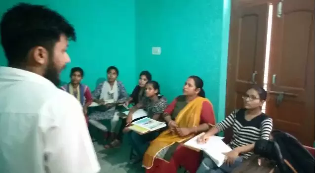 शामली में अखिल भारतीय मानवाधिकार निगरानी समिति द्वारा दी जा रही निशुल्क शिक्षा