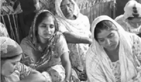 पंजाब में महज 7 लाख के कर्ज ने निगल लीं तीन पीढ़ियां, इस परिवार में अब कोई पुरुष नहीं बचा पंजाब में महज 7 लाख के कर्ज ने निगल लीं तीन पीढ़ियां, इस परिवार में अब कोई पुरुष नहीं बचा