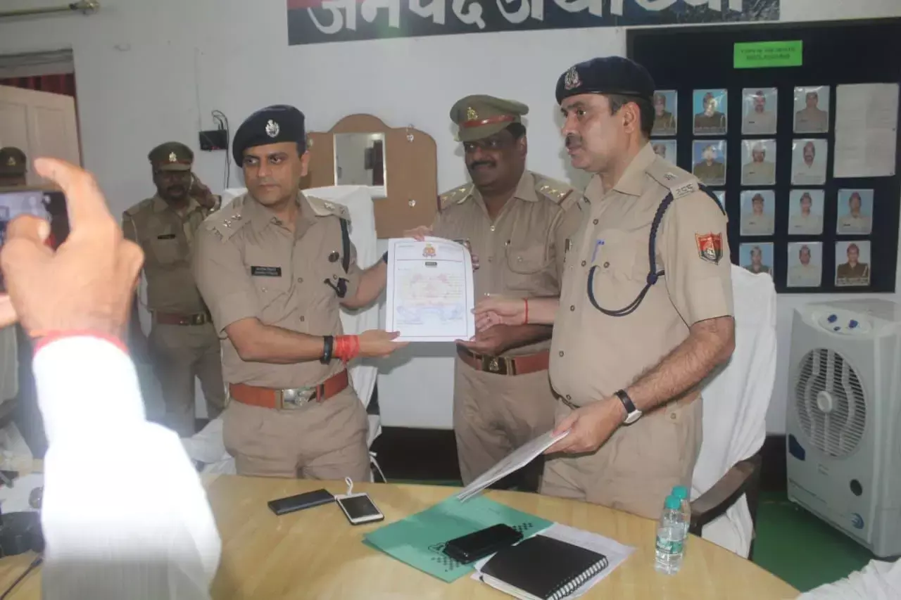 अंतर्जनपदीय शूटरों को पकड़ने पर एसएसपी ने प्रभारी निरीक्षक समेत पुलिस कर्मियों को किया सम्मानित