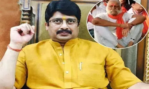 बाहुबली विधायक राजा भैया के पिता उदय प्रताप पर एफआईआर दर्ज, जानें क्या है मामला? बाहुबली विधायक राजा भैया के पिता उदय प्रताप पर एफआईआर दर्ज, जानें क्या है मामला?