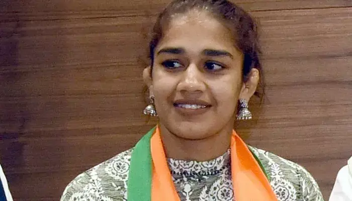 दंगल गर्ल बबीता फोगाट ने हरियाणा पुलिस से दिया इस्तीफा, लड़ सकती हैं चुनाव