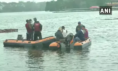 भोपाल में बड़ा हादसा : गणपति विसर्जन के दौरान पलटी नाव, 11 लोगों की मौत, 5 बचाए गए भोपाल में बड़ा हादसा : गणपति विसर्जन के दौरान पलटी नाव, 11 लोगों की मौत, 5 बचाए गए