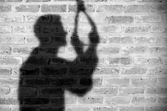 बरेली जेल में कैदी ने फांसी लगाकर की आत्महत्या, ये रही वजह बरेली जेल में कैदी ने फांसी लगाकर की आत्महत्या, ये रही वजह