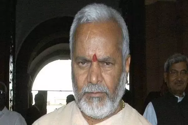 शाहजहांपुर मामला: पीड़िता ने सबूत के तौर पर 43 वीडियो की एक पेनड्राइव एसआईटी को सौंपी शाहजहांपुर मामला: पीड़िता ने सबूत के तौर पर 43 वीडियो की एक पेनड्राइव एसआईटी को सौंपी
