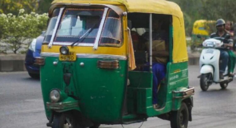 बिहार: ऑटो ड्राइवर पर लगा जुर्माना, सीट बेल्ट न लगाने पर कटा चालान बिहार: ऑटो ड्राइवर पर लगा जुर्माना, सीट बेल्ट न लगाने पर कटा चालान