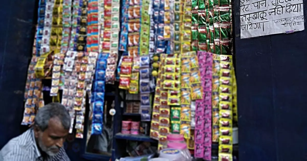 योगी सरकार ने लिया बड़ा फैसला, अब गुटका, बीड़ी, सिगरेट तम्बाकू बेचने वाले दुकानदारों पर कसा शिकंजा