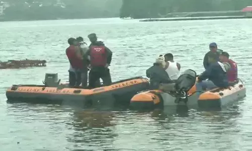 गोदावरी नदी में यात्रियों से भरी नाव डूबी, 15 लापता गोदावरी नदी में यात्रियों से भरी नाव डूबी, 15 लापता