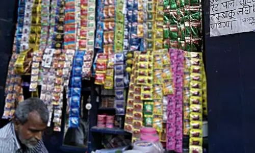 योगी सरकार ने लिया बड़ा फैसला, अब गुटका, बीड़ी, सिगरेट तम्बाकू बेचने वाले दुकानदारों पर कसा शिकंजा योगी सरकार ने लिया बड़ा फैसला, अब गुटका, बीड़ी, सिगरेट तम्बाकू बेचने वाले दुकानदारों पर कसा शिकंजा