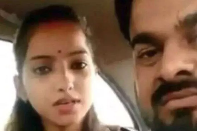 अब साक्षी मिश्रा का छलका दर्द, बोलीं- शादी के बाद से ही बिता रहे भगोड़े जैसी जिंदगी अब साक्षी मिश्रा का छलका दर्द, बोलीं- शादी के बाद से ही बिता रहे भगोड़े जैसी जिंदगी