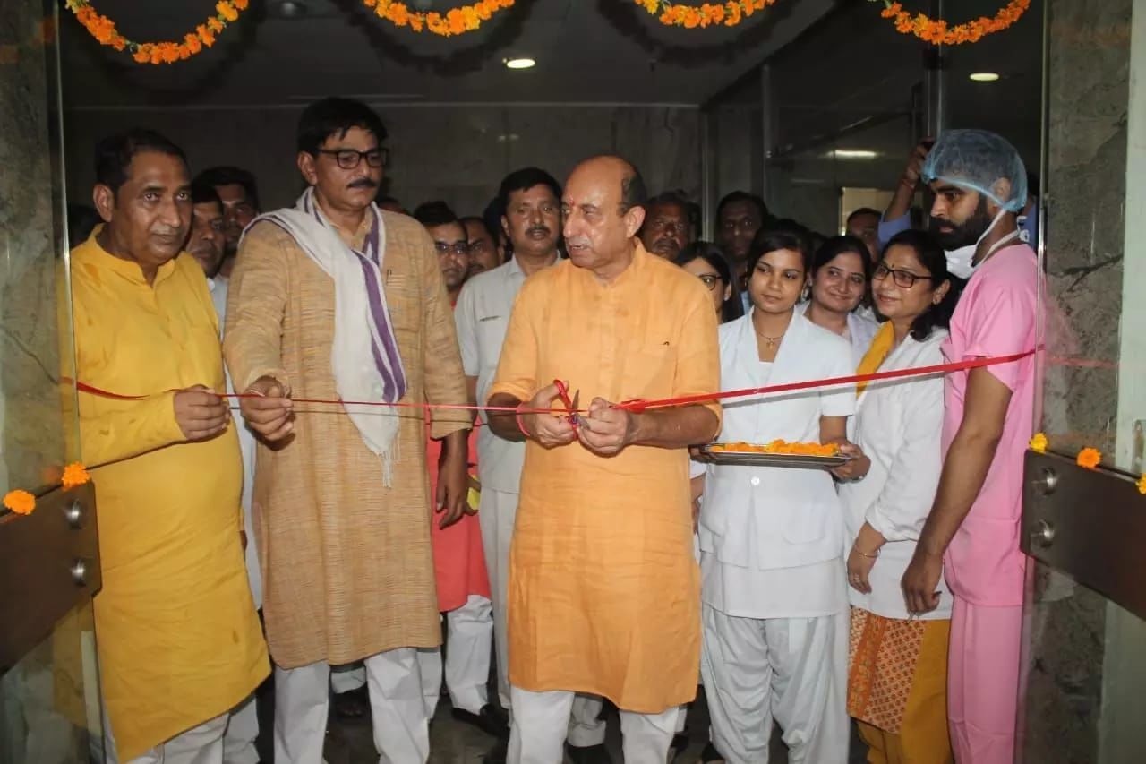 स्वास्थ्य मंत्री जय प्रताप सिंह ने किया अपातकालीन विभाग में आपरेशन थियेटर का उद्घाटन स्वास्थ्य मंत्री जय प्रताप सिंह ने किया अपातकालीन विभाग में आपरेशन थियेटर का उद्घाटन