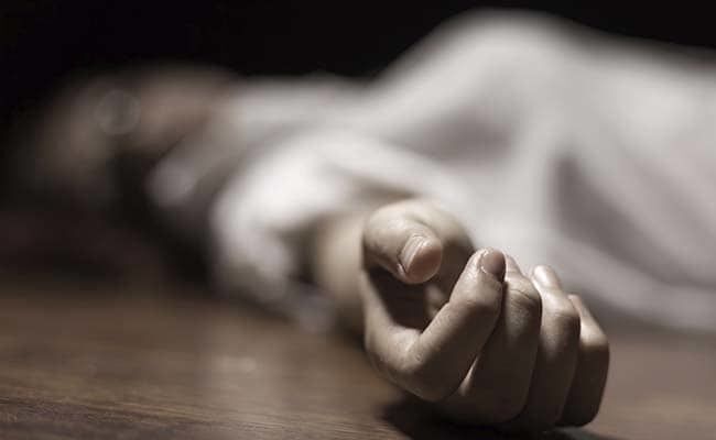 प्रयागराज में कोर्ट में बहस के दौरान वकील की मौत प्रयागराज में कोर्ट में बहस के दौरान वकील की मौत