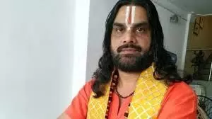 मध्य प्रदेश: कंप्यूटर बाबा के सामने आये हैकर बाबा मध्य प्रदेश: कंप्यूटर बाबा के सामने आये हैकर बाबा