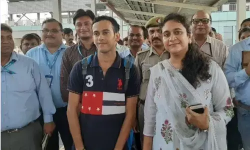 नोएडा NMRC प्रबंध निदेशक व नोएडा प्राधिकरण की सीईओ रितु माहेश्वरी ने किया एक्वा मेट्रो का किया निरीक्षण