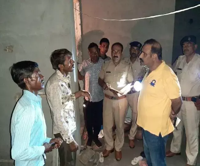 हरियाणा के झज्जर में एक कमरे में मिले जब पांच शव तो देखने वाले हैरान रह गये हरियाणा के झज्जर में एक कमरे में मिले जब पांच शव तो देखने वाले हैरान रह गये