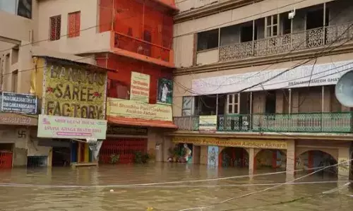 पूर्वांचल में बाढ़ का कहर: वाराणसी, चंदौली, गाजीपुर और बलिया में गंगा खतरे के निशान के पार