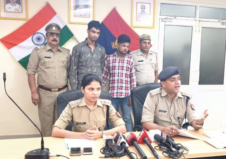 बिसरख कोतवाली पुलिस ने लूट व चोरी करने वाले दो बदमाशों को किया गिरफ्तार बिसरख कोतवाली पुलिस ने लूट व चोरी करने वाले दो बदमाशों को किया गिरफ्तार