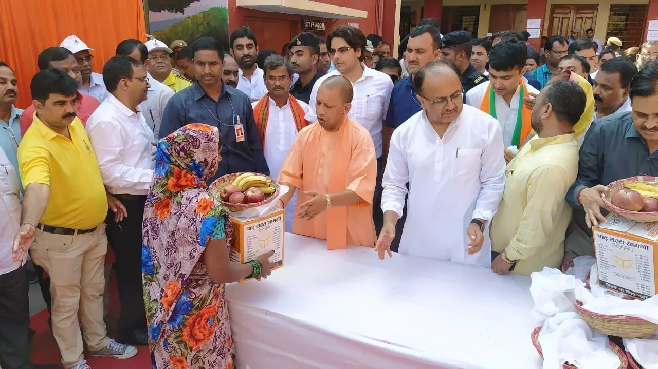 मुख्यमंत्री योगी पहुंचे प्रयागराज ,बाढ़ ग्रस्त क्षेत्रों का किया हवाई निरीक्षण मुख्यमंत्री योगी पहुंचे प्रयागराज ,बाढ़ ग्रस्त क्षेत्रों का किया हवाई निरीक्षण