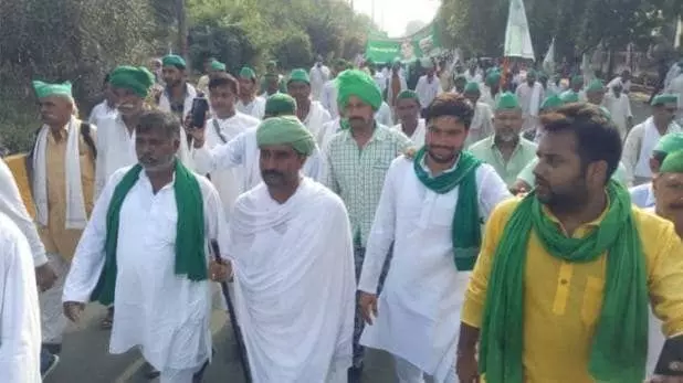 किसानों को सरकार मनाने में रही सफल, लेकिन किसानों के 5 मांगों पर ही बन सकी बात किसानों को सरकार मनाने में रही सफल, लेकिन किसानों के 5 मांगों पर ही बन सकी बात