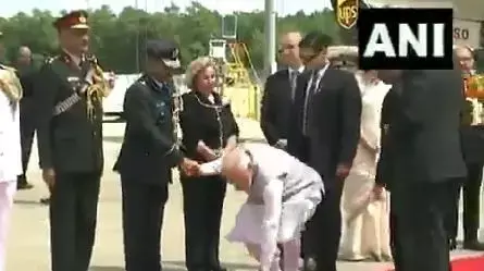 рдЕрдореЗрд░рд┐рдХрд╛ рдореЗрдВ рднреА PM рдореЛрджреА рдиреЗ рдЭреБрдХ рдХрд░ рджрд┐рдпрд╛ рдРрд╕рд╛ рд╕рдВрджреЗрд╢ рдХреА рд▓реЛрдЧ рд╣реЛ рдЧрдпреЗ рдХрд╛рдпрд▓,рдЭреБрдХрддреЗ рд╣реА рд╣реИрд░рд╛рди рд╣реЛ рдЧрдпреЗ рдЕрдлрд╕рд░...рджреЗрдЦреЗрдВ VIDEO рдЕрдореЗрд░рд┐рдХрд╛ рдореЗрдВ рднреА PM рдореЛрджреА рдиреЗ рдЭреБрдХ рдХрд░ рджрд┐рдпрд╛ рдРрд╕рд╛ рд╕рдВрджреЗрд╢ рдХреА рд▓реЛрдЧ рд╣реЛ рдЧрдпреЗ рдХрд╛рдпрд▓,рдЭреБрдХрддреЗ рд╣реА рд╣реИрд░рд╛рди рд╣реЛ рдЧрдпреЗ рдЕрдлрд╕рд░...рджреЗрдЦреЗрдВ VIDEO