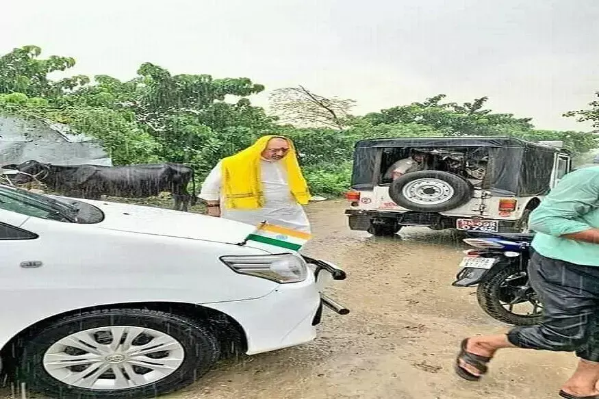 गिरिराज सिंह ने SDM को बीच सड़क पर लगाई फटकार, देखे वीडियो