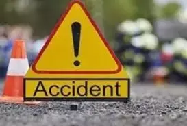 जेसीबी और टेंपो में जबरदस्त टक्कर, एक महिला की मौत, अन्य के हाथ-पैर कटे