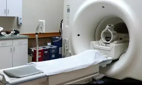 मरीज को MRI मशीन में डालकर भूल गया हॉस्पिटल स्टाफ, सांस टूटने लगी तो खुद निकले बाहर मरीज को MRI मशीन में डालकर भूल गया हॉस्पिटल स्टाफ, सांस टूटने लगी तो खुद निकले बाहर
