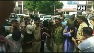 जम्मू कश्मीर में तीन आतंकवादी गिरफ्तार, इस संगठन से थे उनके संबंध