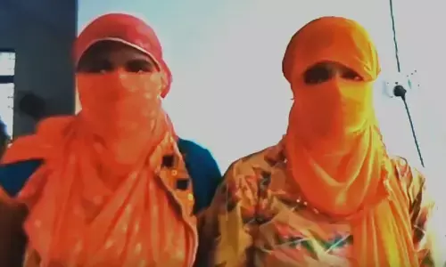 सौतेले पिता पर दो बेटियों से रेप का आरोप सौतेले पिता पर दो बेटियों से रेप का आरोप